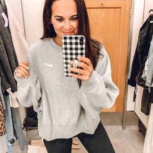 Cropped Nike sweatshirt